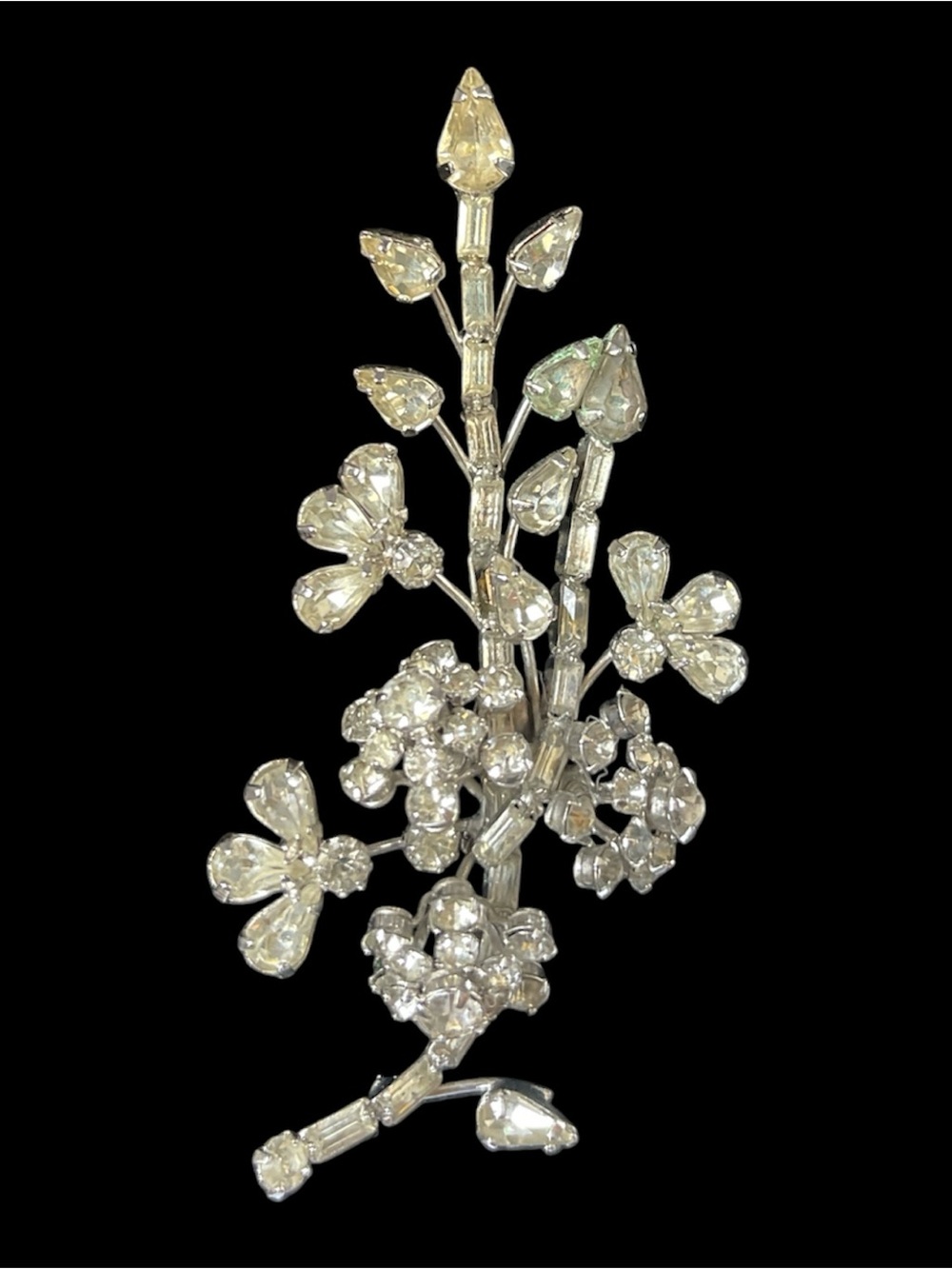 VTG Vendome Pin Brooch
Silver Plated - Clear
Sparkling Rhinestones